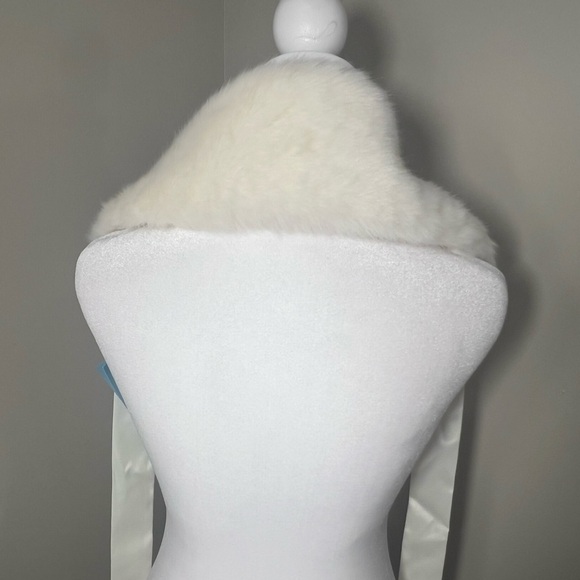 NWT BETMAR New York faux fur neck warmer winter white scarf - Picture 6 of 11